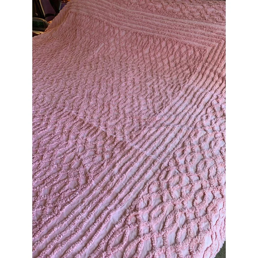 Vintage Pink Chenille Bedspread With Textured Swirl Pattern - 87 x 100 Inches